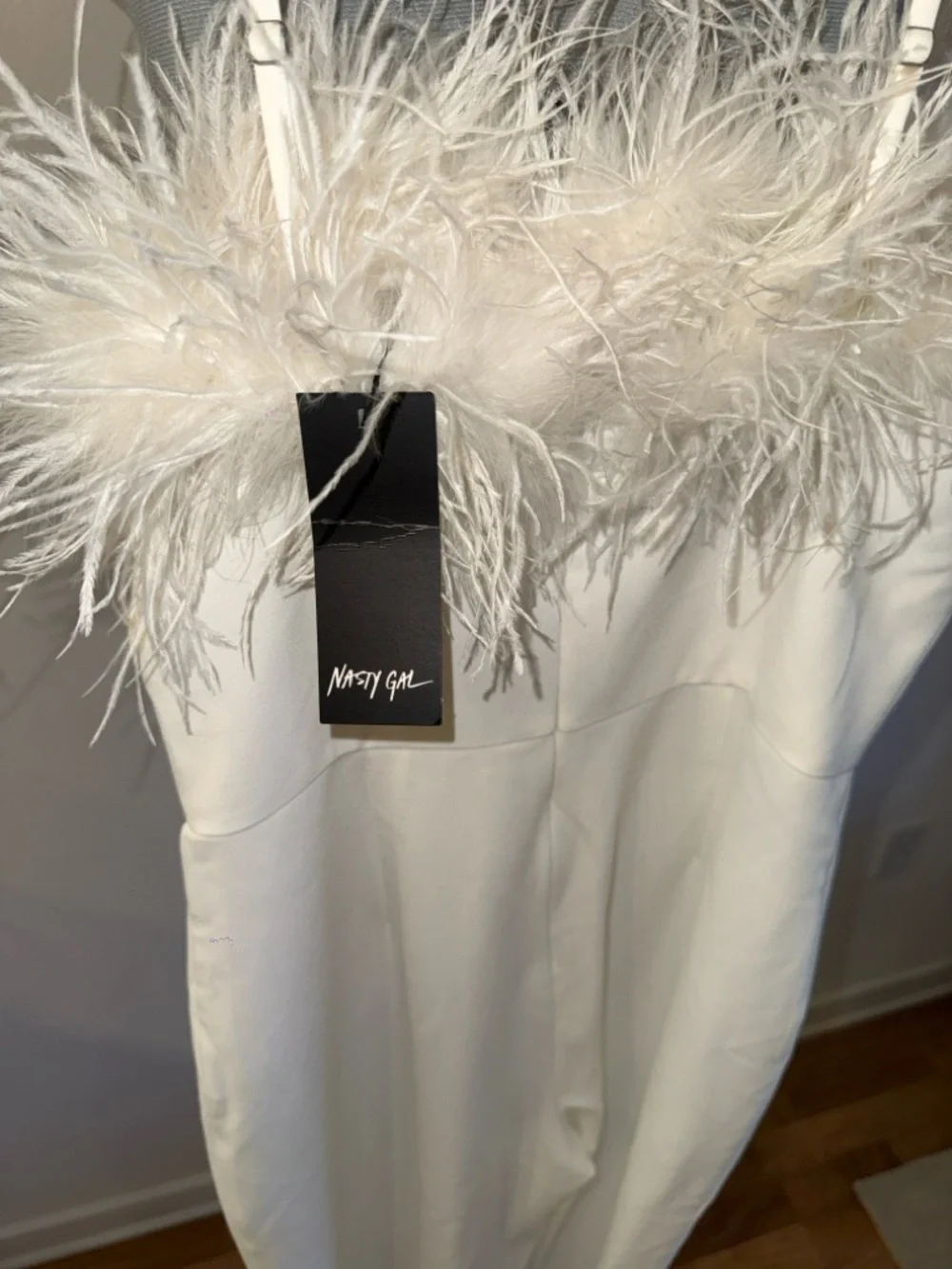 White Party, Bridal, Holiday Strapless Feather-Trim Sleeveless Jumpsuit M/6 NWT - Picture 6 of 11